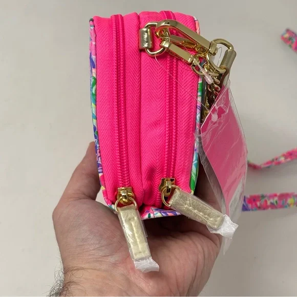 Disney Parks Lilly Pulitzer Dreamin’ Crossbody Purse Minnie Daisy Bag NWT - Picture 9 of 15